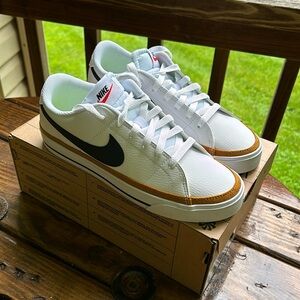 Women’s Nike court legacy